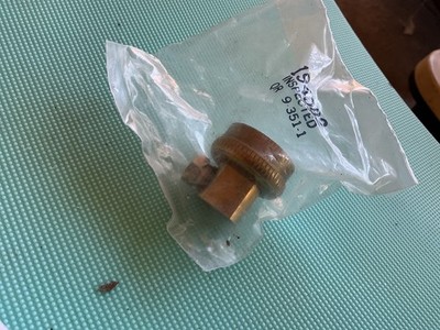 194082 ADAPTER / Icemaker to water supply (1/4'' X FHT BRASS)