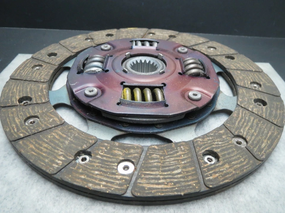 Disco de embrague para Ford Festiva 1988-1993 1,3 L 061-3677 hecho en Japón - ¡Envío rápido! Foto 2 de 4