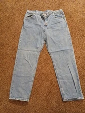 WRANGLER RELAXED FIT JEANS 40x32 LIGHT DENIM GREAT CONDITION