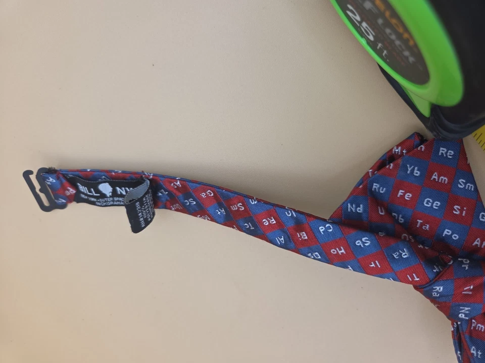 Bill nye elementos periódicos pajarita nickgraham rojo azul profesor de ciencias pajarita Foto 3 de 4