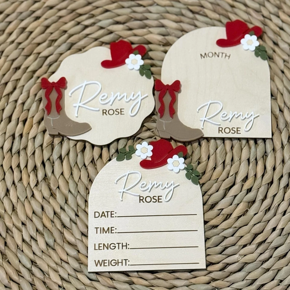 Juego personalizado de hitos de bebé vaquera: accesorios para fotos de madera y acrílico grabados Foto 3 de 4