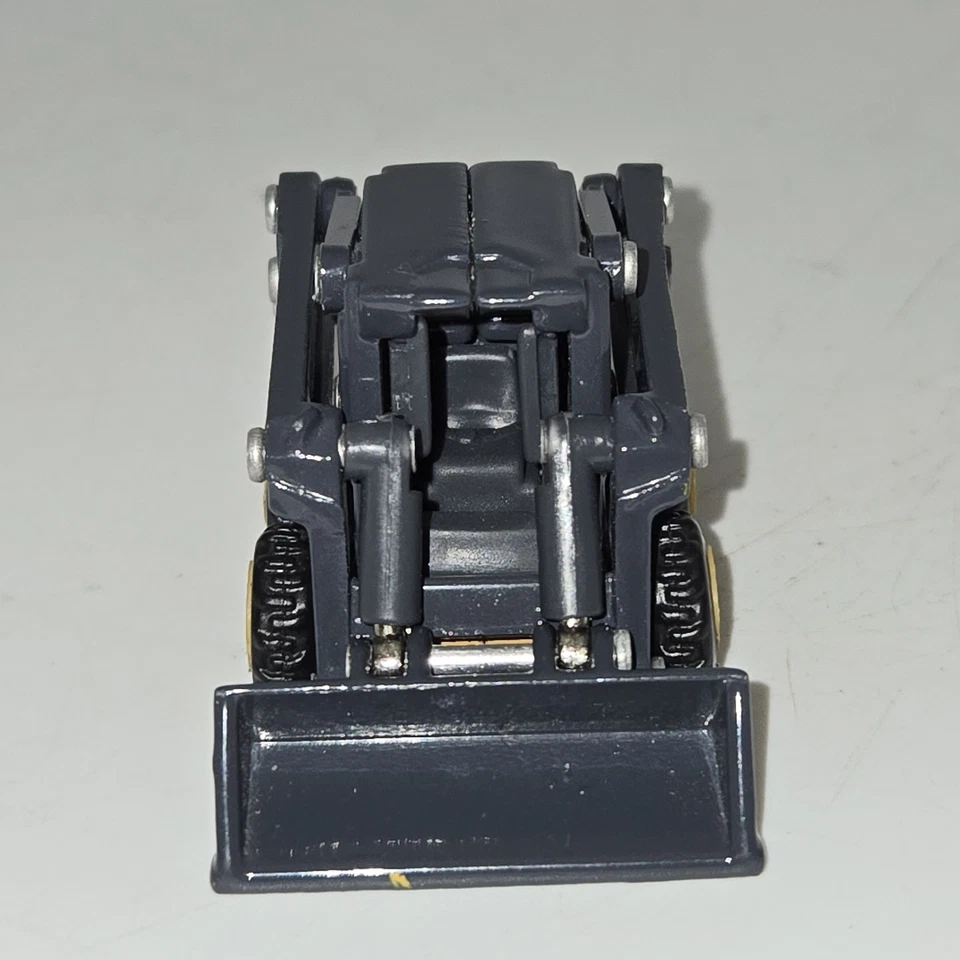 ERTL 1/64 New Holland L170 Skid Steer Loader Diecast Equipment Farm Toy - Image 3 of 4