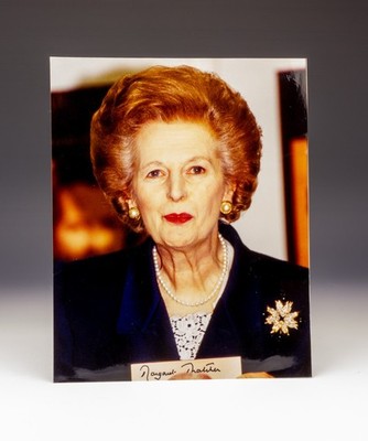 Margaret Thatcher - Konservative Abgeordnete Premierministerin signed großes Foto Autogramm