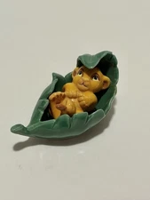 VTG Disney Lion King Baby Simba in Leaf Ceramic  Bone China Figurine 3 Inches