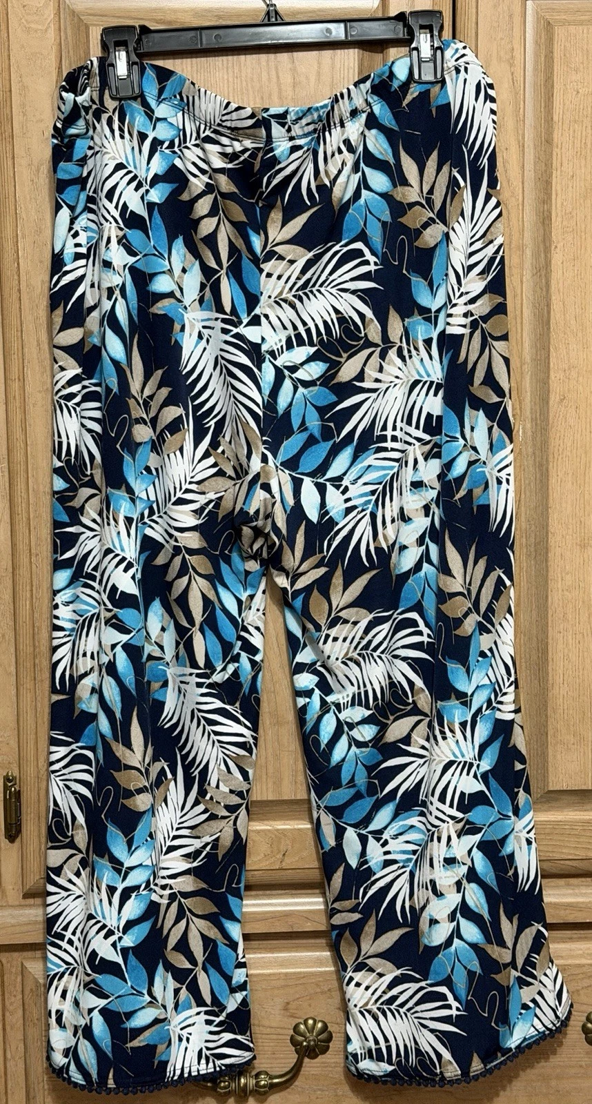 Chico's Tropical Palm Capri Cropped Pants Women’s Size 3 Blue Pom Poms Pull On
