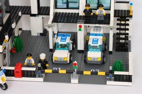 LEGO City 7744 Police Headquarters from 2008 *NEAR COMPLETE*