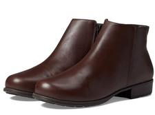 Walking Cradles Ezra Brown, Size 9.5 M