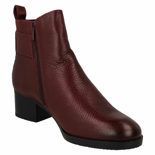 Mujer Clarks ' Mila Charm ' Bloque Tacón Botines de Piel - Ancho D - Imagen 21 de 21