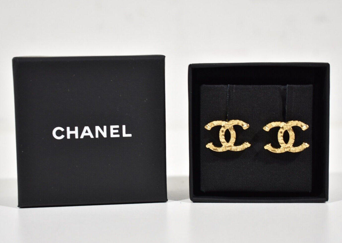 Chanel 23A Gold Hammered Interlocking CC Logo Classic