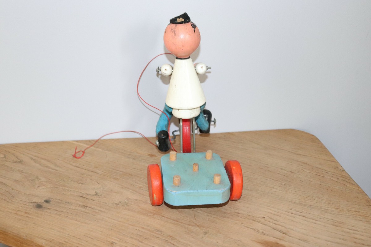 ANCIEN JOUET A trainer gendarme en bois vilac EUR 45,00
