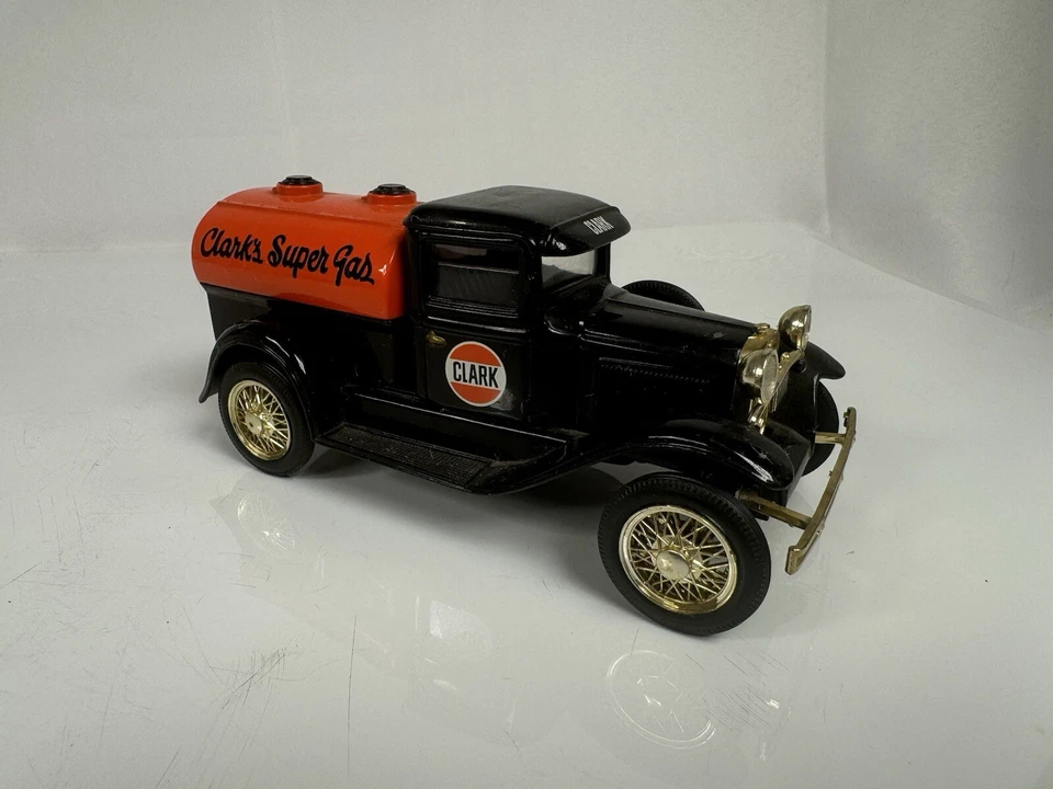 Liberty Classics Clark 1930 Ford Modelo A Camión cisterna Die Cast Coin Bank LLBC1 Foto 3 de 4