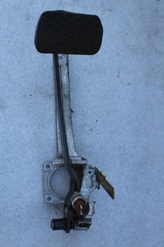 1981 1982 1983 1984 1985 MERCEDES 300SD W126 PEDAL FRENO 1262901819 Foto 2 de 4