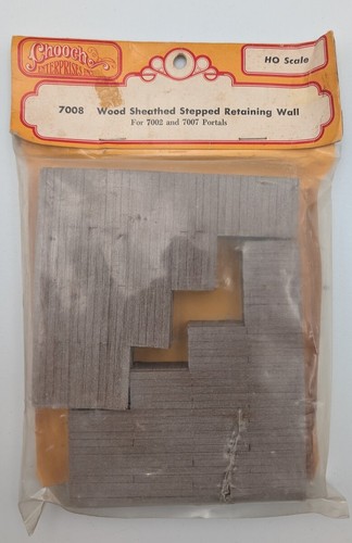Muro de contención escalonado revestido de madera Chooch Enterprises 7008 HO | Zustand: New