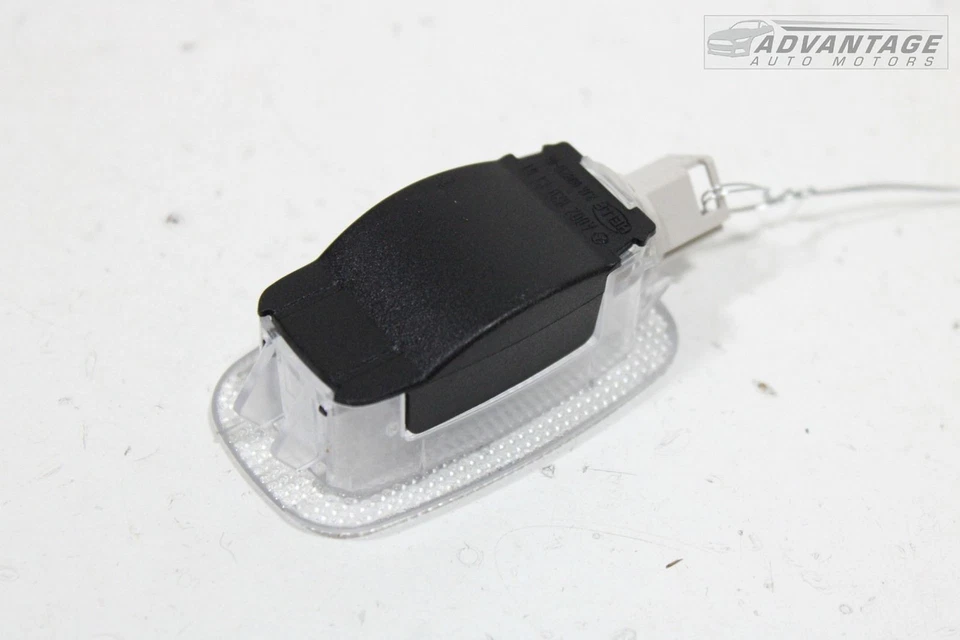 2014-2019 MERCEDES BENZ CLA250 TRUNK COMPARTMENT LEFT OR RIGHT INTERIOR LAMP OEM - Image 3 of 4