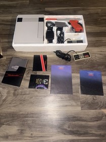 Nintendo NES Action Set Consola Hogar ~ Completo En Caja con Zapper Naranja y Juego