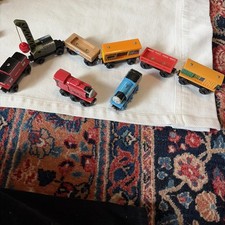 VINTAGE 8 PIECE LOT OF THOMAS THE TRAIN RAILROAD CARS