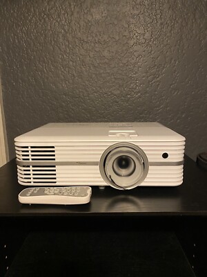Optoma UHD300X DLP 4K UHD 2200 Lumens Projector  *READ DESCRIPTION*
