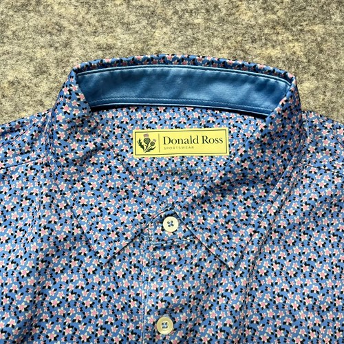 Donald Ross Mens Polo Shirt Size M Stretch Performance Golf Blue All Over Print - Picture 3 of 6