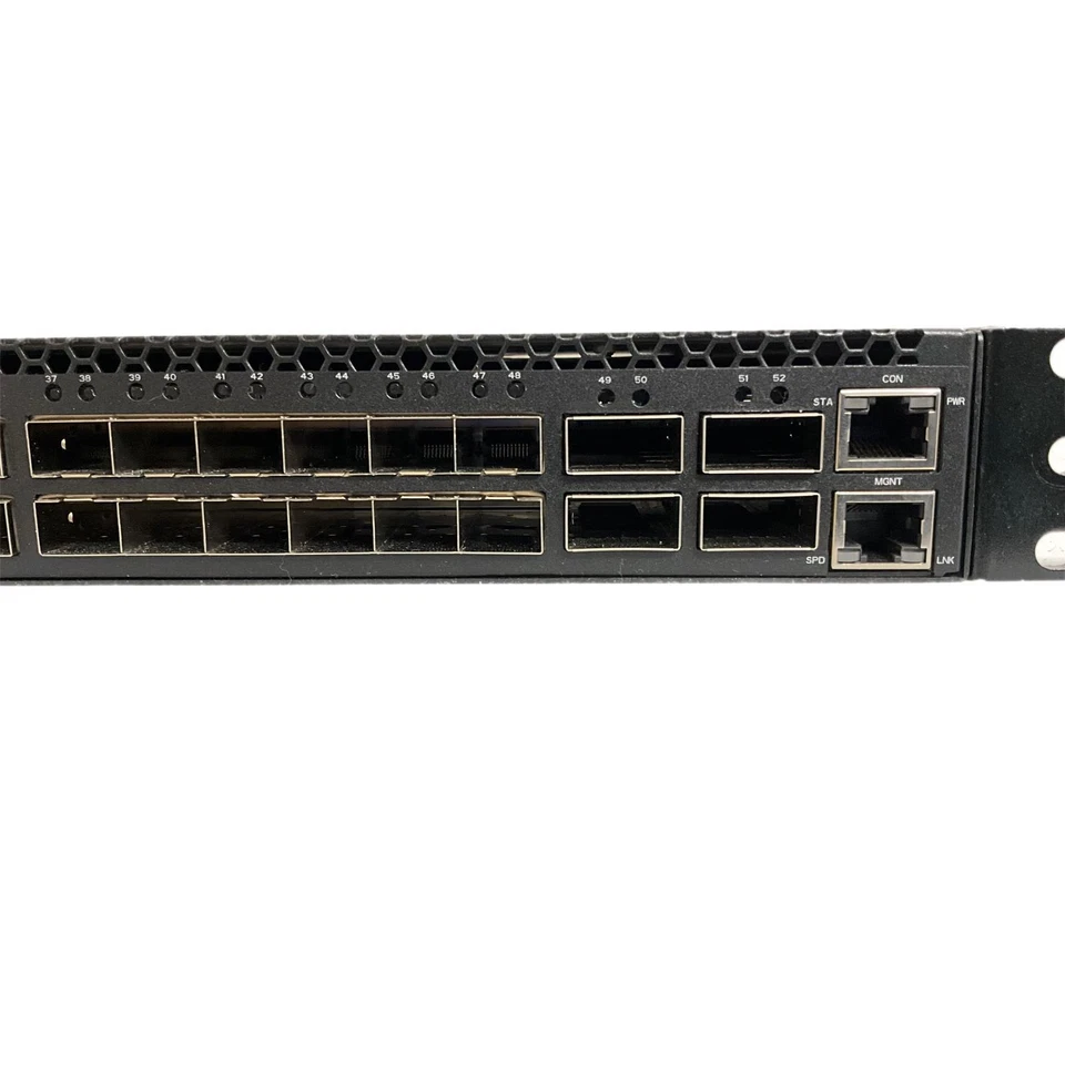 Switch 48 puertos 10 GB SFP+ Quanta T3048-LY2 L3 R2F 2x PSU con orejas | 4x 40 GbE QSFP+ Foto 3 de 4