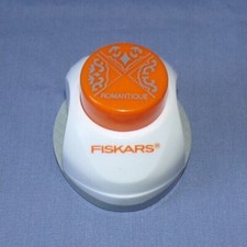 Fiskars Craft Paper Hole Punch Romantique Lace Corner Trim 3 in 1 Romantic Edge