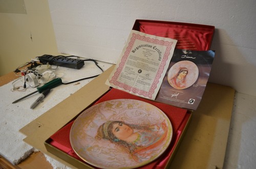 HTF Edna Hibel DIANA TRIBUTE TO ANCIENT GREECE Porcelain 12” Collector Plate 891 - Picture 2 of 6