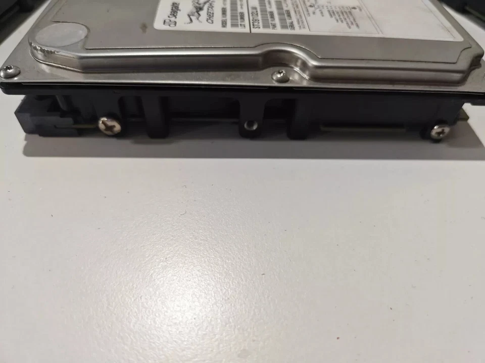 Seagate Cheetah 9LP 9.1 GB,Internal,10025 RPM,3.5" (ST39102LW) Hard Drive - Image 3 of 4