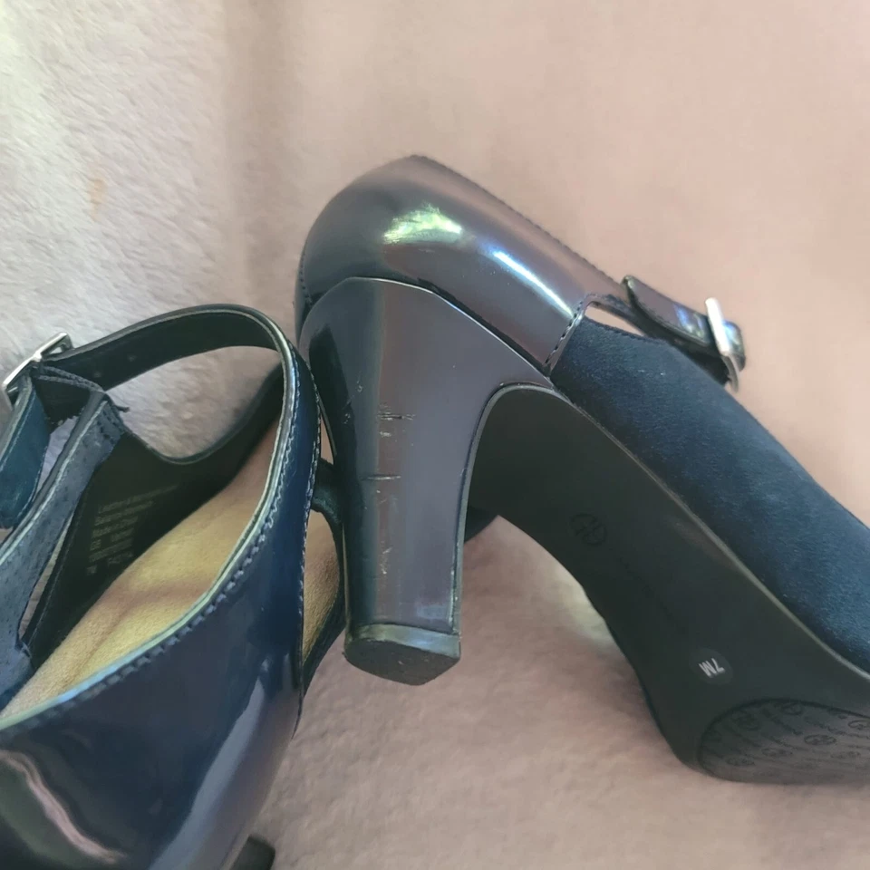 Gianni Bernini Velmah Blue Colored Leather Heels Womans Size 7M - Image 3 of 4