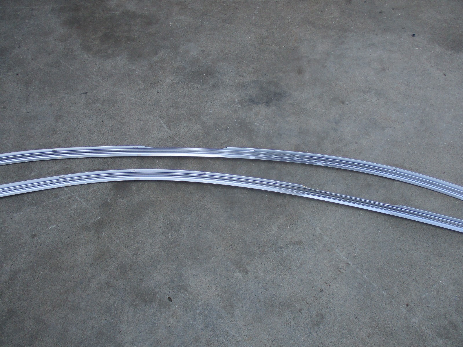 14-17 2017 Maserati Ghibli LEFT & RIGHT SIDE DOOR UPPER MOLDING 6700431180