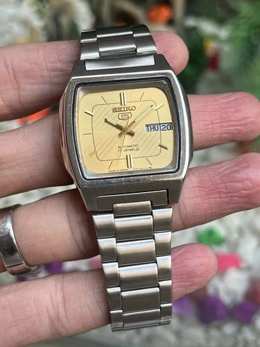 Vintage Seiko 5 Automatic 7009-5860 17 jewels Day/Date, for Men,s Wrist Watch