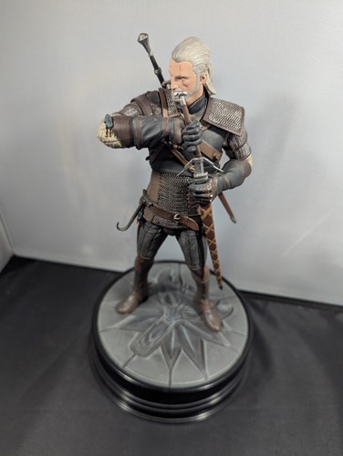 Dark Horse Deluxe The Witcher 3 Wild Hunt Geralt PVC Statue