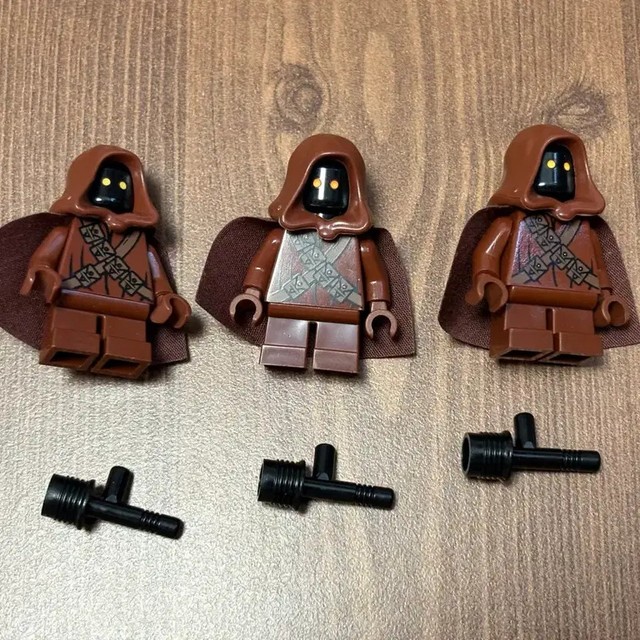 LEGO Star Wars Zava Cape & Weapon - Lightly Used