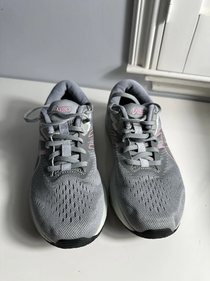 Zapatos para correr ASICS GT-1000 11 para mujer, gris Piamonte/plata pura Foto 2 de 4