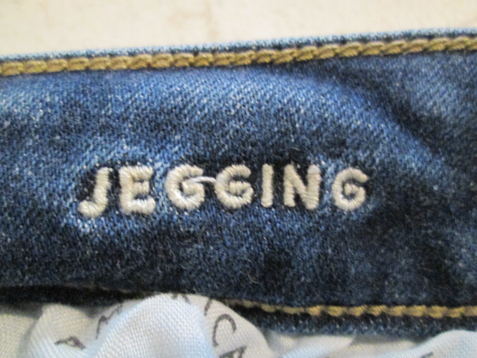 American Eagle Next Level Stretch Jegging Jean Women's size 2  Distressed Denim image 4