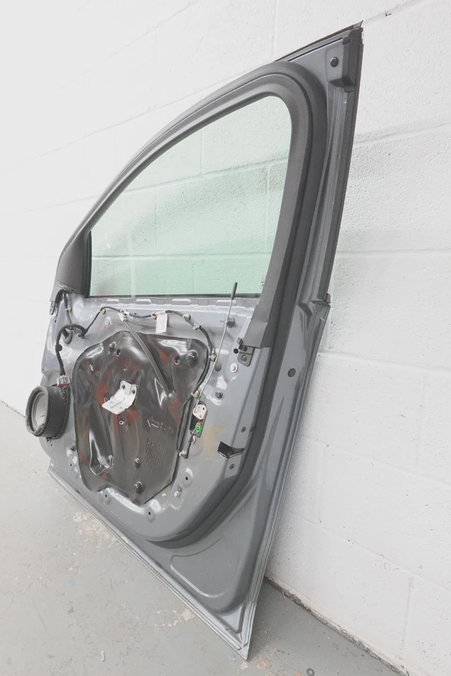 2016-2019 CHEVROLET VOLT RIGHT FRONT DOOR (OEM) W/0 PANEL Foto 4 de 4