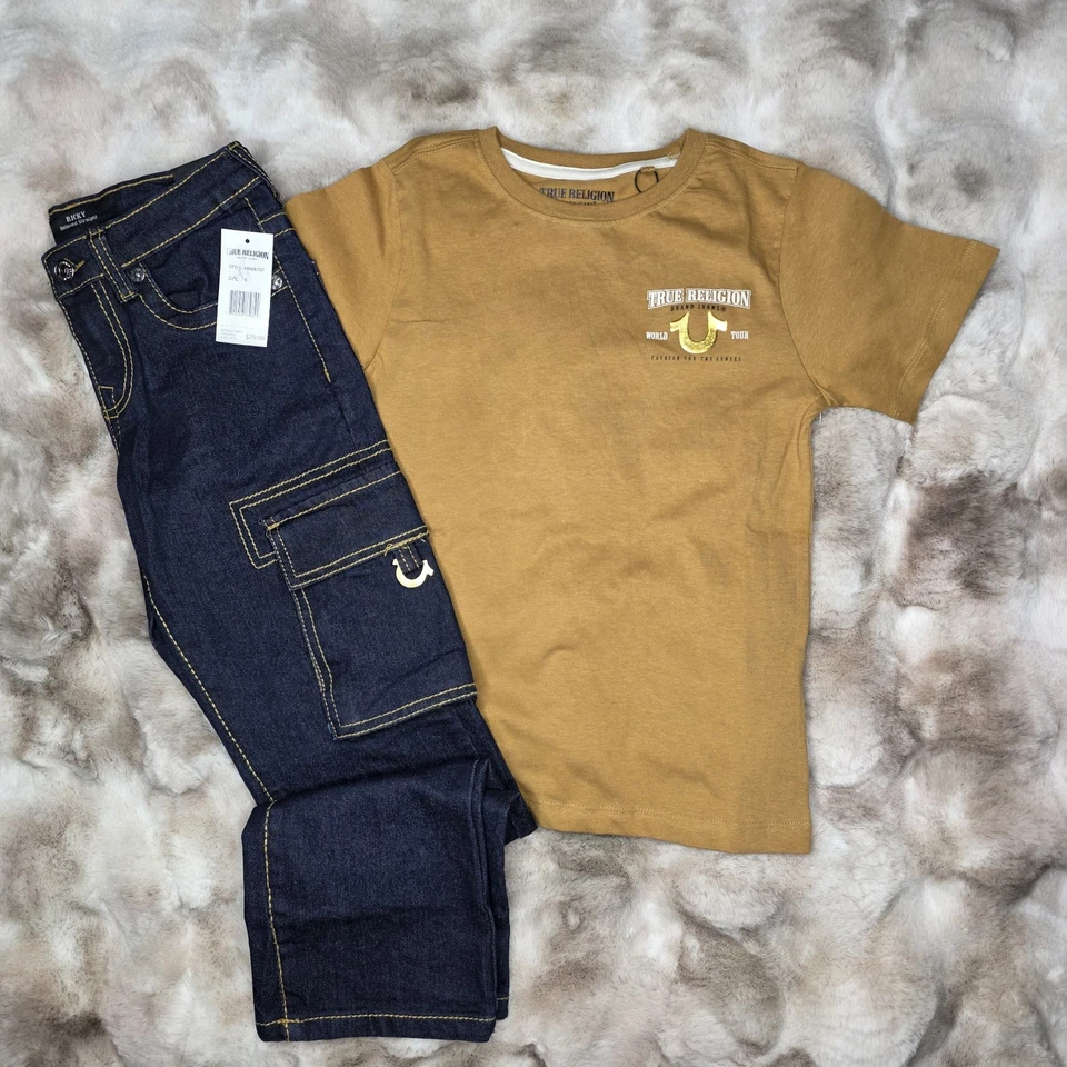 T-shirt e jeans cargo True Religion manica corta set 2 pezzi oro/blu ragazzo taglia 8 nuovi con etichette - Immagine 3 di 4