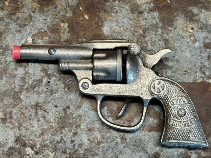 Kilgore SIX SHOOTER Cast Iron Cap Shooter - 1938 - Rarity *