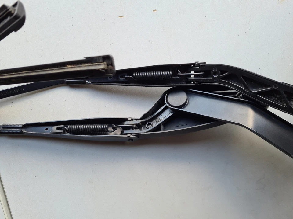 Mercedes-Benz E Class 09-13 Front Windscreen Wiper Arms A2078200544 A2078200644 - Image 4 of 4