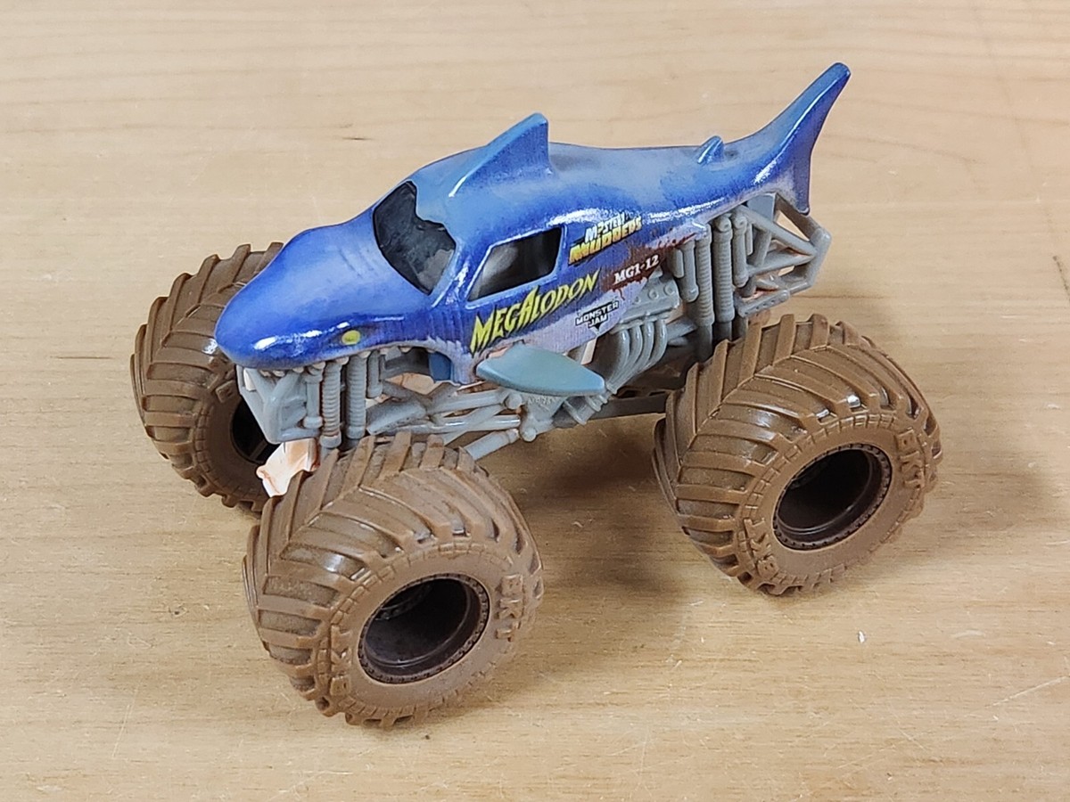 Megalodon MG1-12 MONSTER JAM Mystery Mudder Truck 1/64 Spin Master
