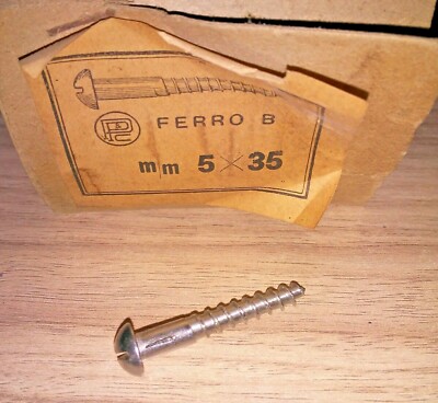 Vi Per Costruzione Su Un Fondo Bianco, Ve Di Metallo, Ve Del