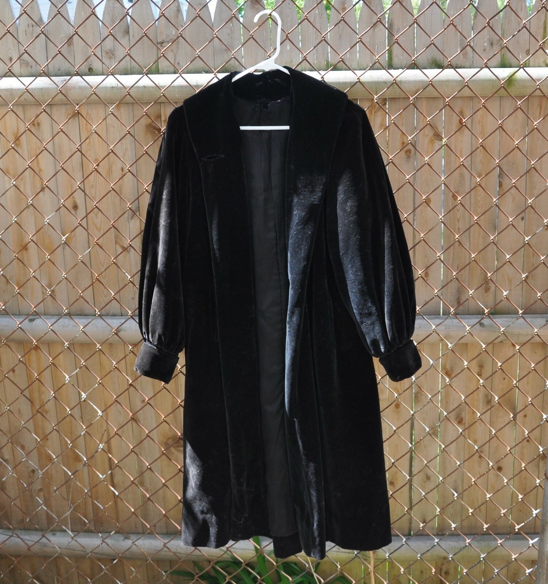 Vintage 50s 60s plush black velvet swing opera coat bishop sleeve