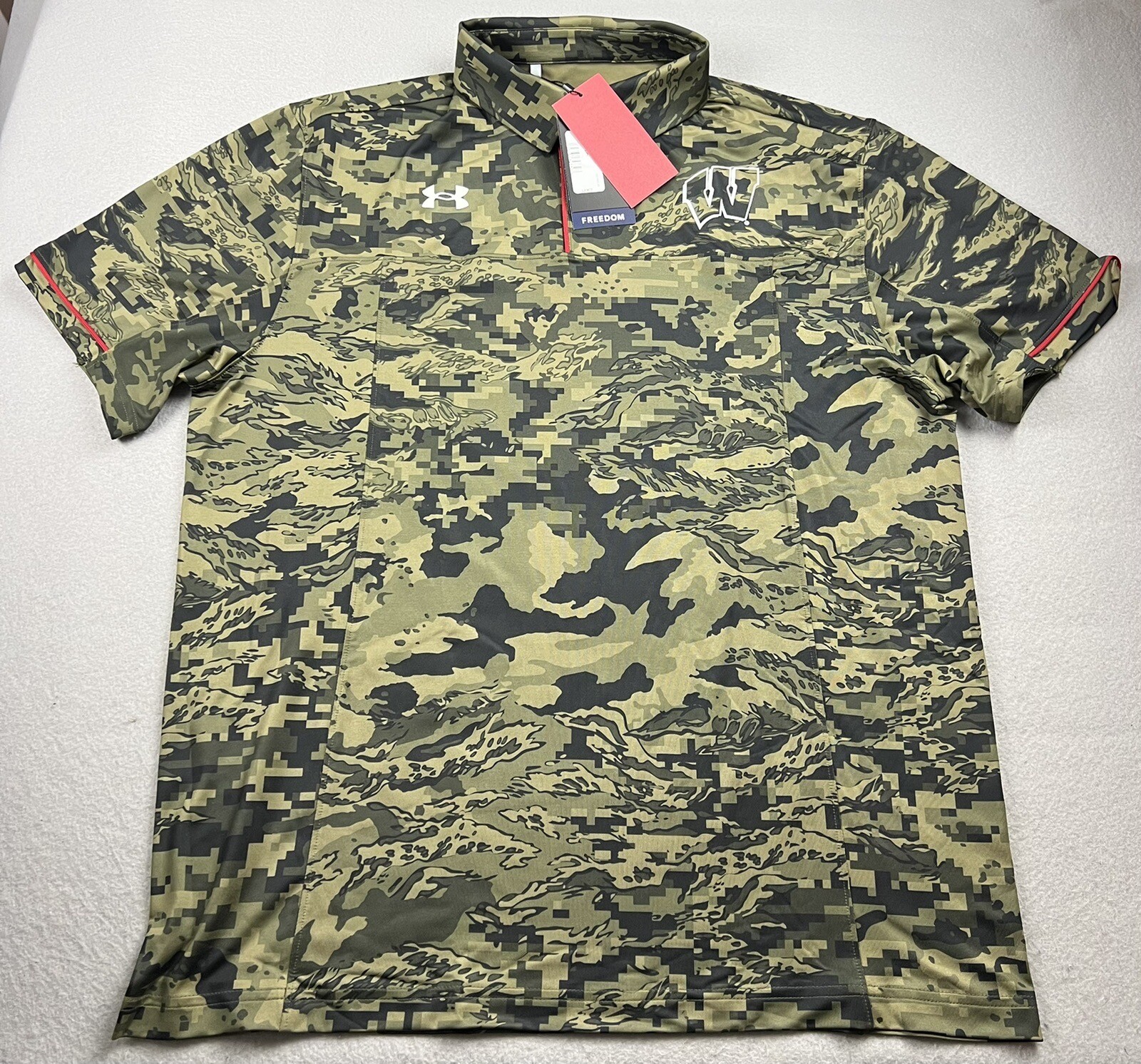 Under Armour Men’s Wisconsin Badgers Men’s Camo Freedom Polo Shirt Size L NWT