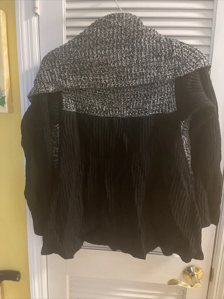 Suéter envolvente chal frente abierto colección Lisa Rinna M Foto 3 de 3