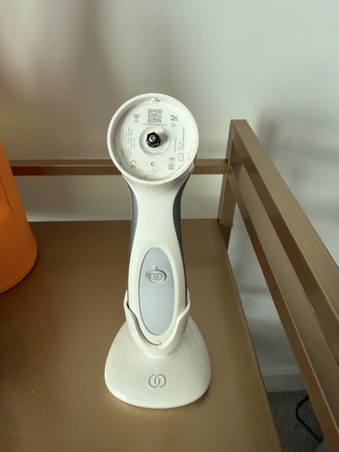 Nu Skin ageLOC LumiSpa iO Facial Device with 3 Normal Treatment Heads