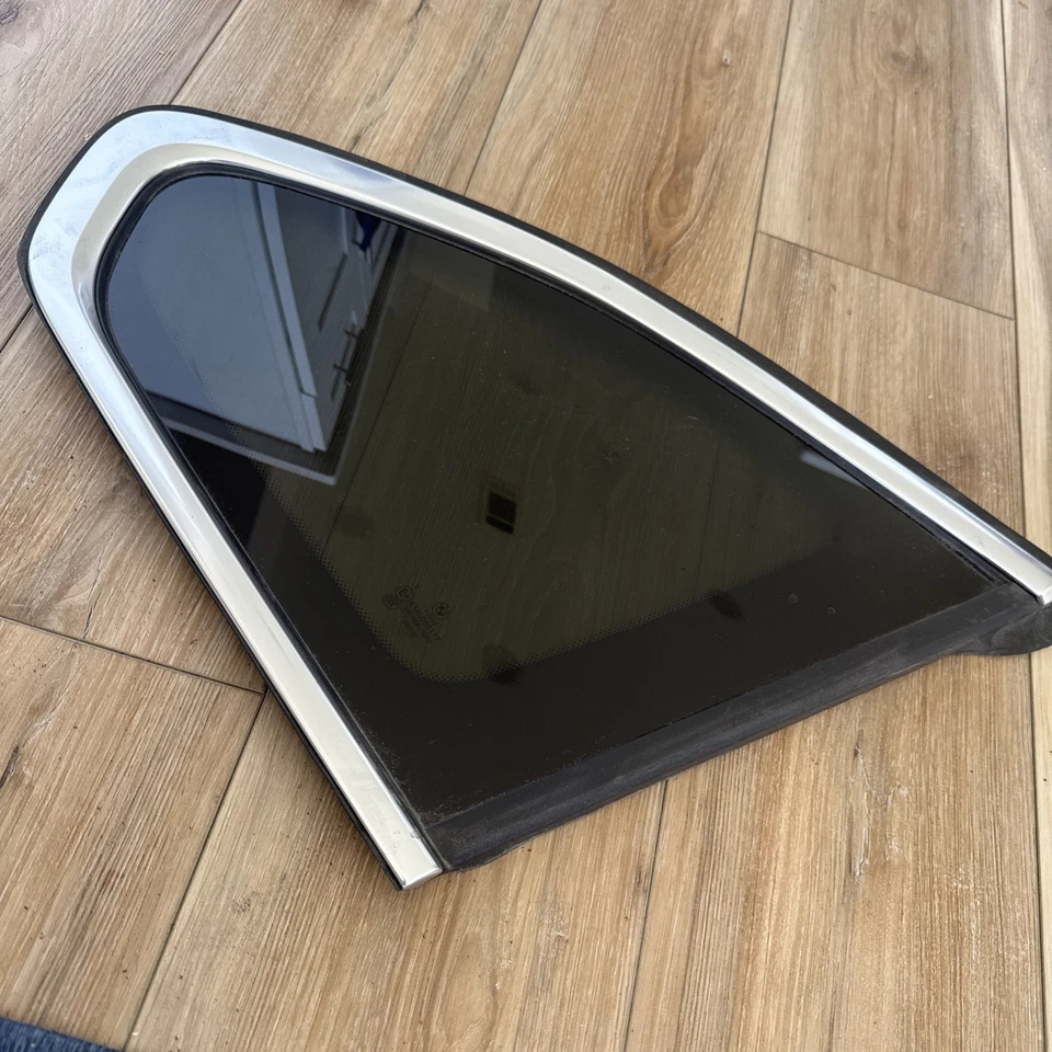 Vidrio cuarto ventana lateral pasajero trasero derecho BMW X1 16-22 OEM Foto 3 de 4