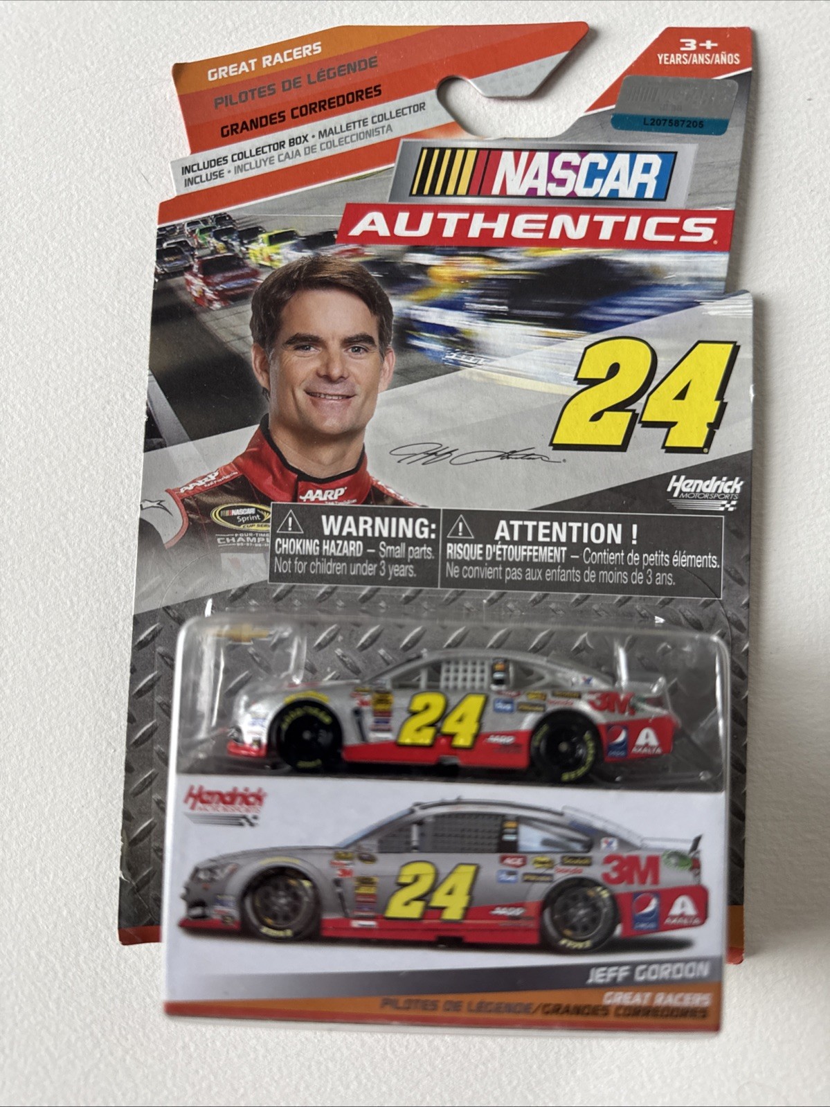 #24 JEFF GORDON - 3M CHEVY SS - NASCAR AUTHENTICS 1:64 CAR w/BOX - GREAT RACERS
