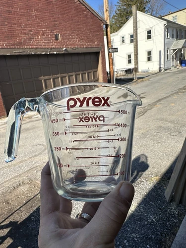 Vintage PYREX Glass Measuring Cup Red Lettering Open J Handle 2 Cups