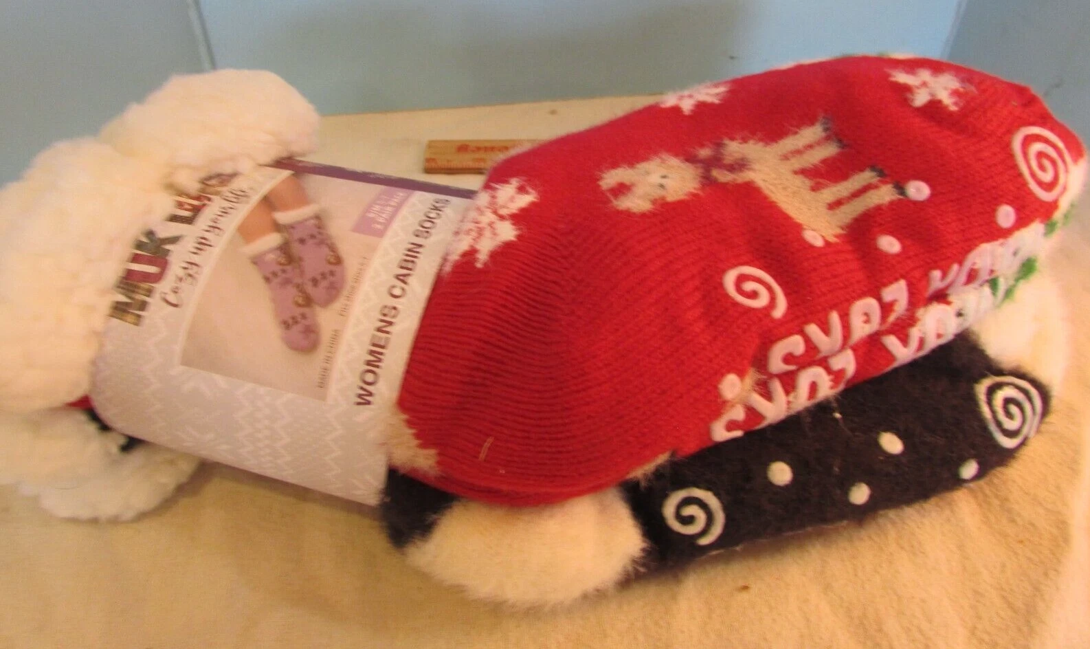 2 Pairs thick Non-Skid Cozy Soft SM 5-7 RED BLACK/WHITE REINDEER -MUK LUKS