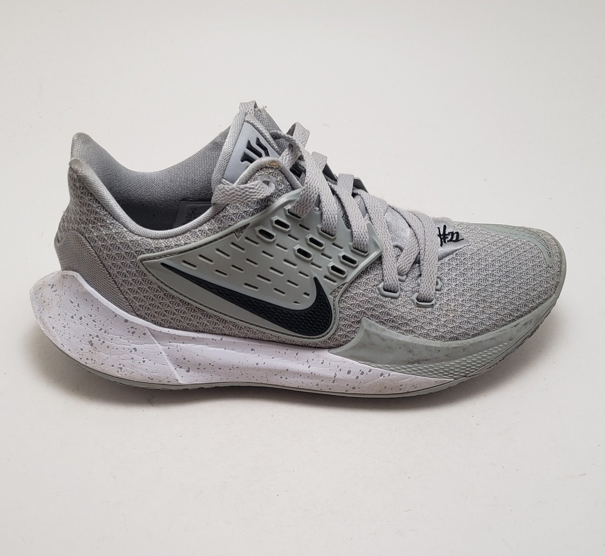 ぴーよろよろ Mens Nike Kyrie Low 2 TB Promo Grey White Sneakers Shoes