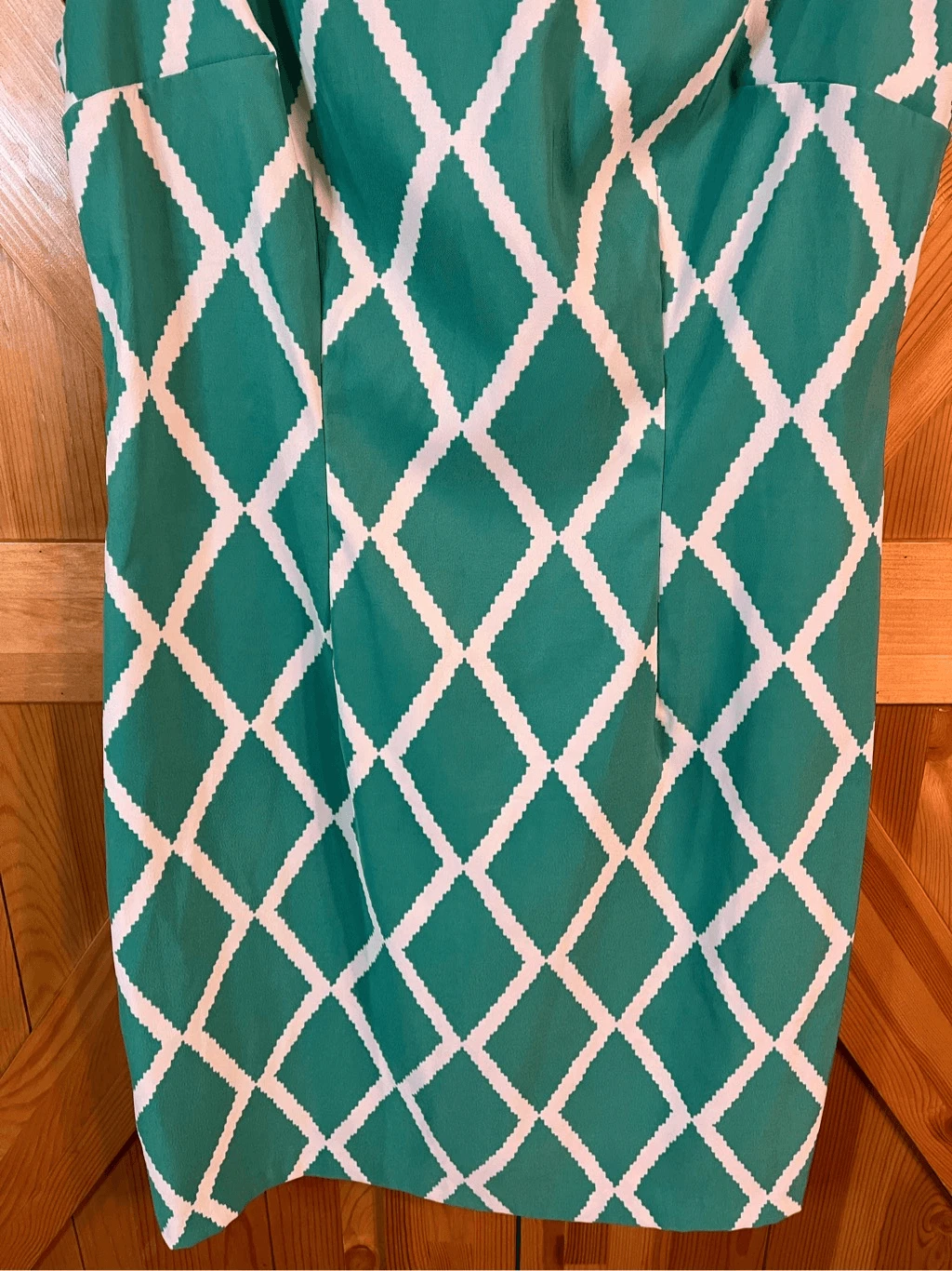 Abito senza maniche in guaina Alyx taglia 14 verde e crema motivo diamante elasticizzato (28