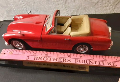 1958 Aston Martin DB 4-2 Mark III Road Signature Diecast Model 1:18 Scale - Picture 7 of 8